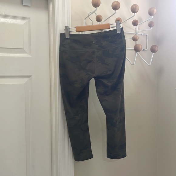 Lululemon  -  Wunder Under Crop High-Rise - Camo - 6 - Picture 11 of 13